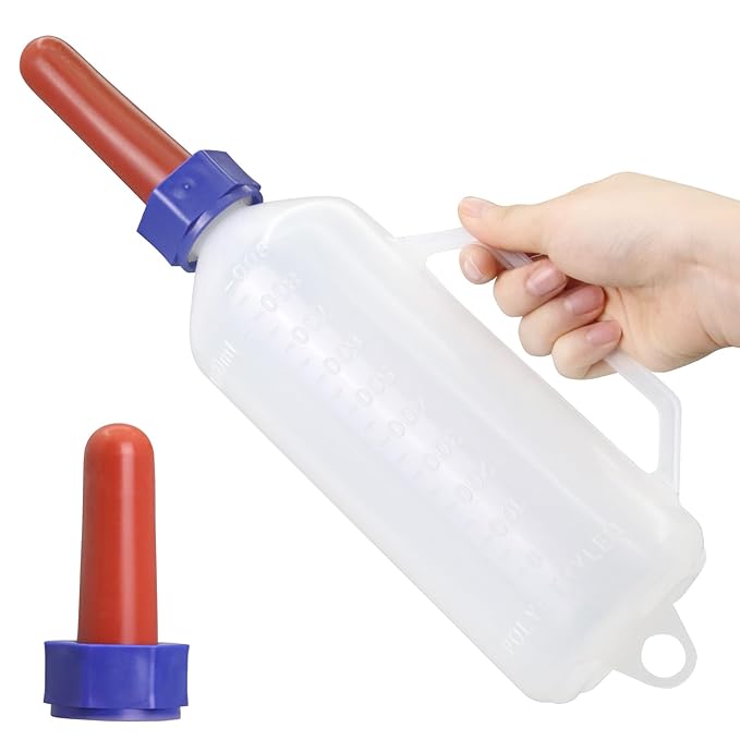 1 Quart Calf Milk Feeder Bottle Screw-On Calf Nursing Set of Bottle with Nipple & Cap，Calf Bottle Milking Feeding Livestock Tools with Replacement Nipple (1000ml Bottle with Handle)