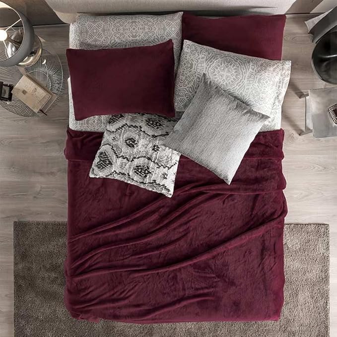 Vianney Light Red Queen Size Blanket - Lightweight Cozy Throw for Couch or Bed - Soft Fleece for Year-Round Comfort - Chunky Knit Throw for Decor and Relaxation