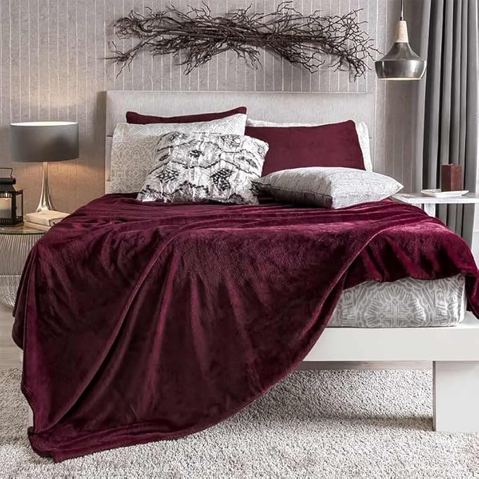 Vianney Light Red Queen Size Blanket - Lightweight Cozy Throw for Couch or Bed - Soft Fleece for Year-Round Comfort - Chunky Knit Throw for Decor and Relaxation