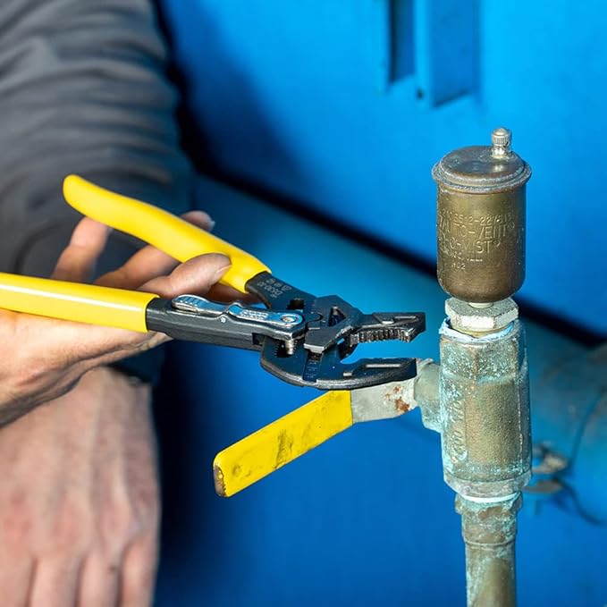 Klein Tools D53002KIT Plier Wrench Set, 2-Piece High-Leverage Pliers with Adjustable, Reversible Jaw, Smooth and Knurled Teeth, 7-Inch and 10-Inch