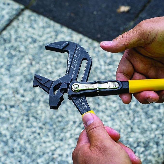 Klein Tools D53002KIT Plier Wrench Set, 2-Piece High-Leverage Pliers with Adjustable, Reversible Jaw, Smooth and Knurled Teeth, 7-Inch and 10-Inch