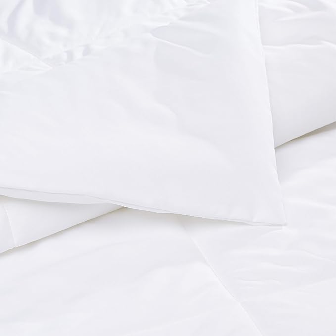 Amazon Basics Comforter Blanket Full/Queen, Reversible Lightweight Microfiber All Season Blanket, White