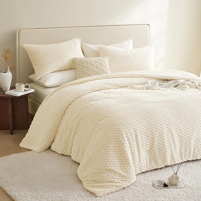 Petrichor Fluffy Twin Comforter Set - Ultra-Soft Cream White Flannel Thick Comforter for Queen Bed, Luxury Warm Bedding Set for Winter & Fall, Cozy Fuzzy Bed Set 2 Pieces (1 Comforter & 1 Pillowcase)