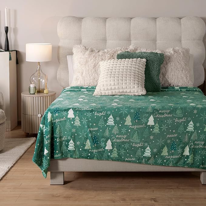 Vianney - Lightweight Blanket - Christmas Tree/Throw Blanket - Beauty Soft 100% Polyester - Machine Washable, Ultra-Soft Texture