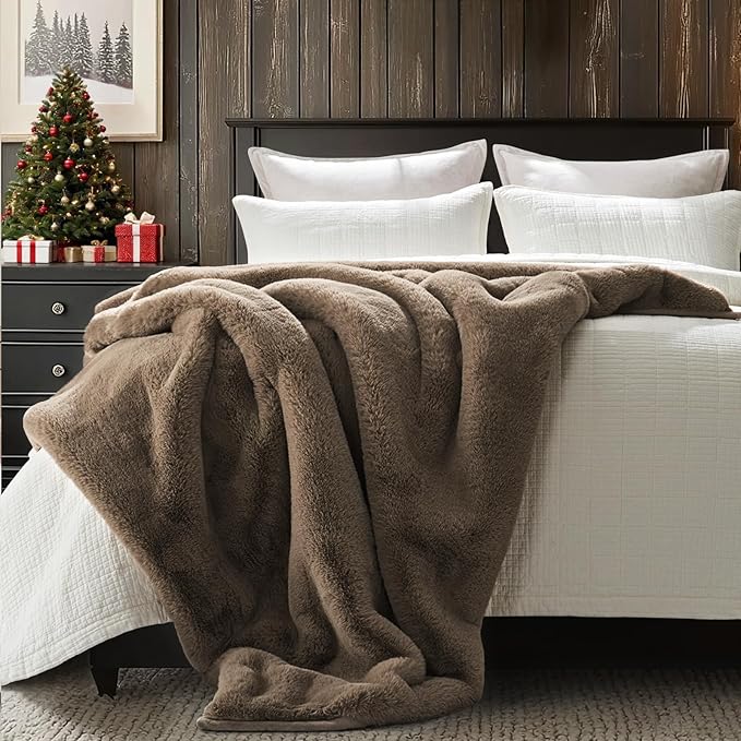 EVERGRACEHOME Luxury Soft Faux Chinchilla Fur Throw Blanket for Couch, Warm Thick Heavy Winter Throw Blanket 1220GSM for Bed, Fluffy Cozy Mink Blanket with Reversible Velvet, Tawny Mink, 60"x80"