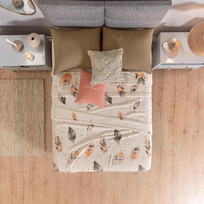Vianney Feathers King Size Lightweight Fleece Blanket in Cream with Grey and Coral Feather Pattern