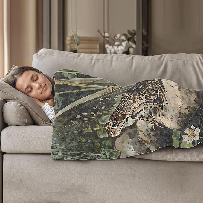 Frog Pattern Throw Blanket 40"x50", Frog Blankets for Bedroom Decor, Cozy Flannel Polyester Frog Gifts for Women Nature Lovers