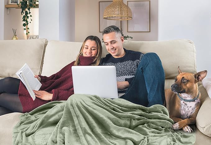 Utopia Bedding Fleece Blanket Queen Size Sage Green 300GSM Luxury Fuzzy Soft Anti-Static Microfiber Bed Blanket (90x90 Inch)