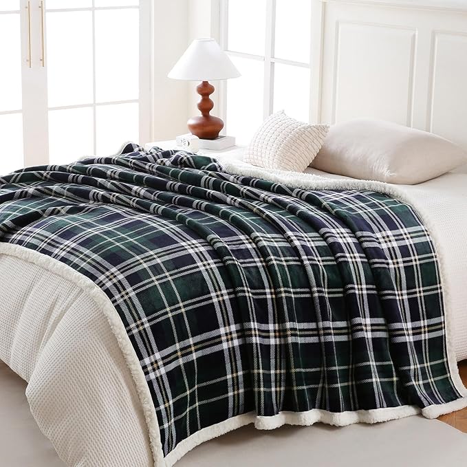 PU MEI Sherpa Fleece Throw Blanket 80" x 90" Reversible Plush Fluffy Large Big Blanket Lattice Flannel Blankets for All Season Use,Dark Green Check