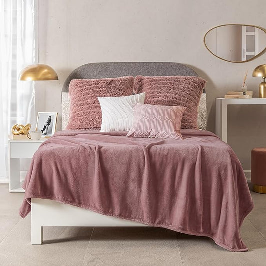 Vianney Lilac Full Size Lightweight Fleece Blanket in Rose Pink