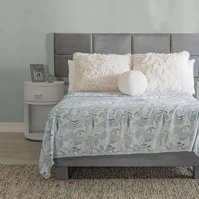 Vianney - Lightweight Blanket - Aspen/Throw Blanket - Beauty Soft 100% Polyester Fabric - Lightweight Year-Round Warmth and Machine Washable