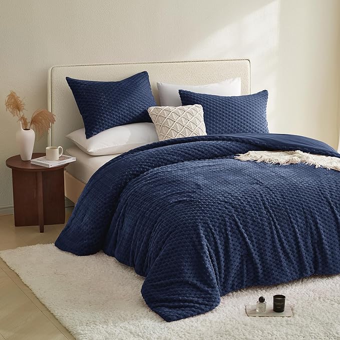 Petrichor Fluffy Queen Comforter Set - Ultra-Soft Navy Flannel Thick Comforter for Queen Bed, Luxury Warm Bedding Set for Winter & Fall, Cozy Fuzzy Bed Set 3 Pieces (1 Comforter & 2 Pillowcases)