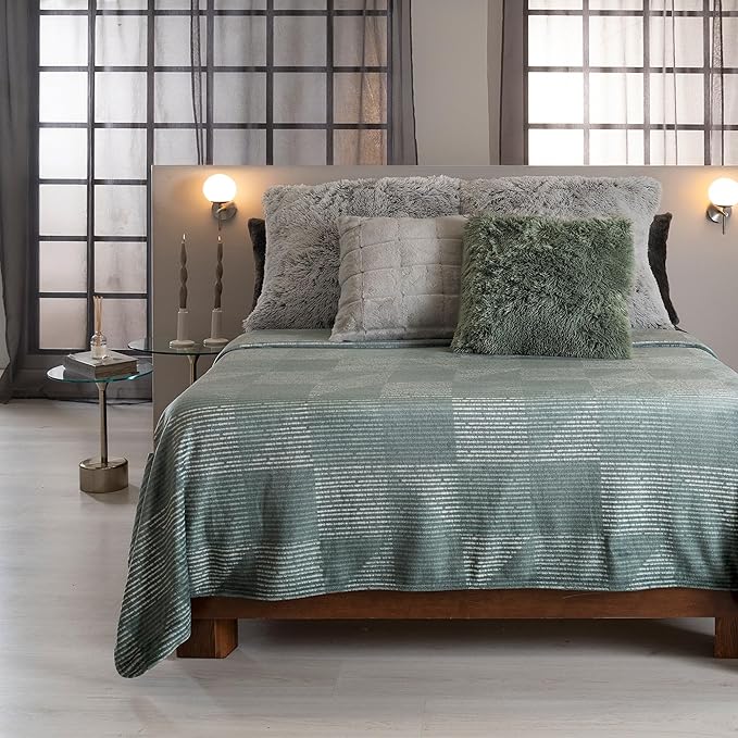 Vianney - Lightweight Blanket - Kansas/Throw Blanket - Ultra-Soft Beauty Soft 100% Polyester Shell and Fill - Breathable Year-Round Warmth - Machine Washable