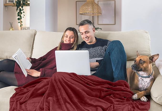 Utopia Bedding Fleece Blanket Twin Size Burgundy 300GSM Luxury Anti-Static Fuzzy Soft Microfiber Bed Blanket (60x80 Inch)