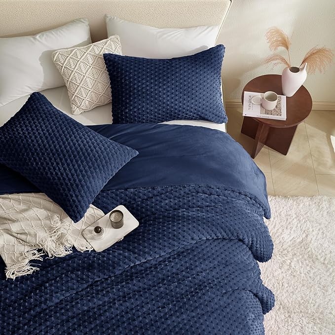 Petrichor Fluffy Queen Comforter Set - Ultra-Soft Navy Flannel Thick Comforter for Queen Bed, Luxury Warm Bedding Set for Winter & Fall, Cozy Fuzzy Bed Set 3 Pieces (1 Comforter & 2 Pillowcases)