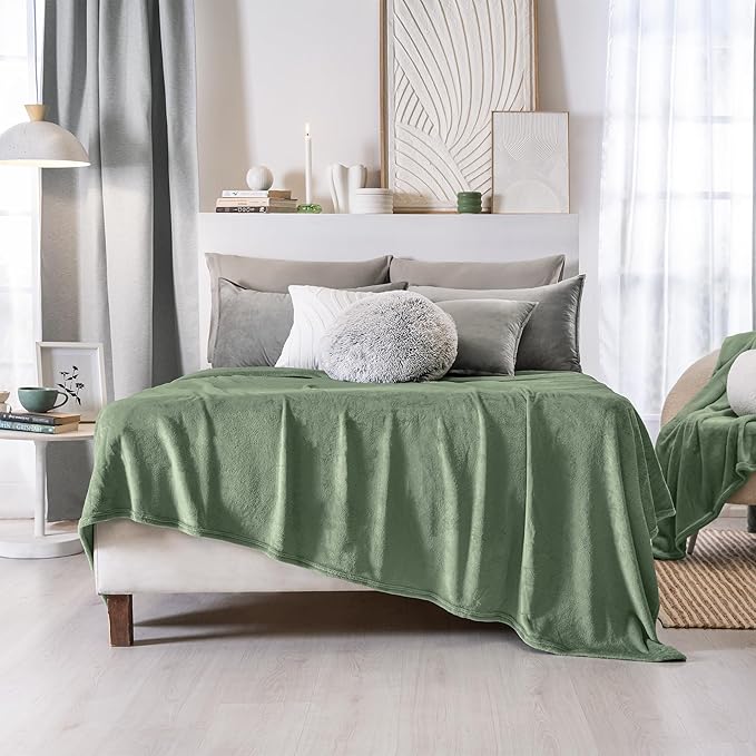 Vianney Sabia Queen Size Lightweight Fleece Blanket Sage Green Cozy Throw for Couch or Bed Soft Fleece for Year-Round Comfort Durable Machine Washable