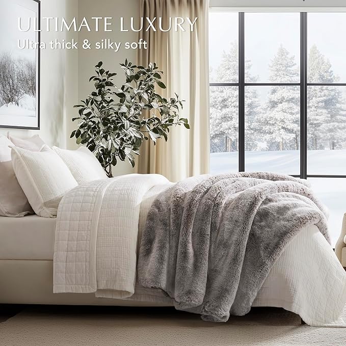 EVERGRACEHOME Luxury Soft Faux Chinchilla Fur Throw Blanket for Couch, Warm Thick Heavy Winter Throw Blanket 1220GSM for Bed, Fluffy Cozy Mink Blanket with Reversible Velvet, Champagne Fawn, 60"x80"