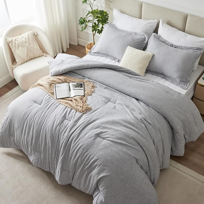 CozyLux King Size Comforter Set - 3 Pieces Light Grey Soft Luxury Cationic Dyeing Bedding Comforter for All Season, Light Gray Breathable Lightweight Fluffy Bed Set with 1 Comforter and 2 Pillow Shams