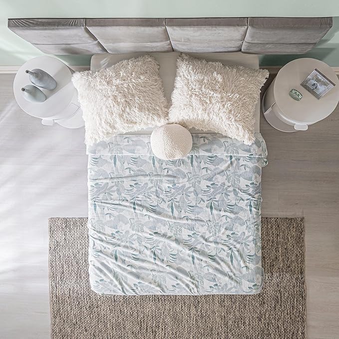 Vianney - Lightweight Blanket - Aspen/King Size - Beauty Soft 100% Polyester Fabric - Lightweight Year-Round Warmth and Machine Washable