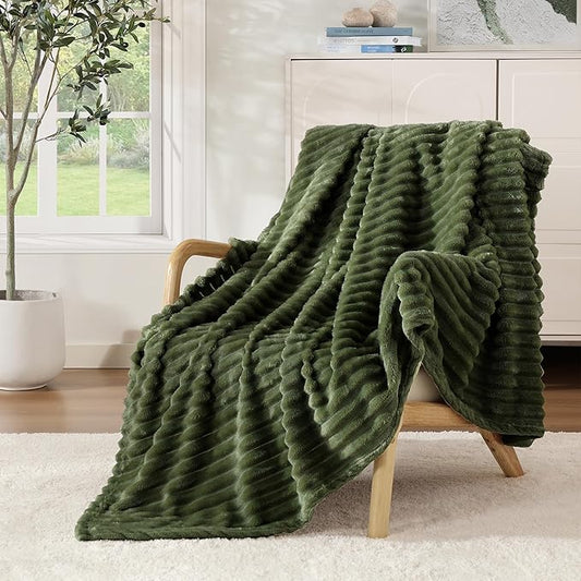 Monbix Olive Green Fleece Throw Blanket for Couch- Room Decor Soft Cozy Blankets for Women, Lightweight Fuzzy Fleece Flannel Bed Blanket Suitable for All Seasons(60"×80",Olive Green)