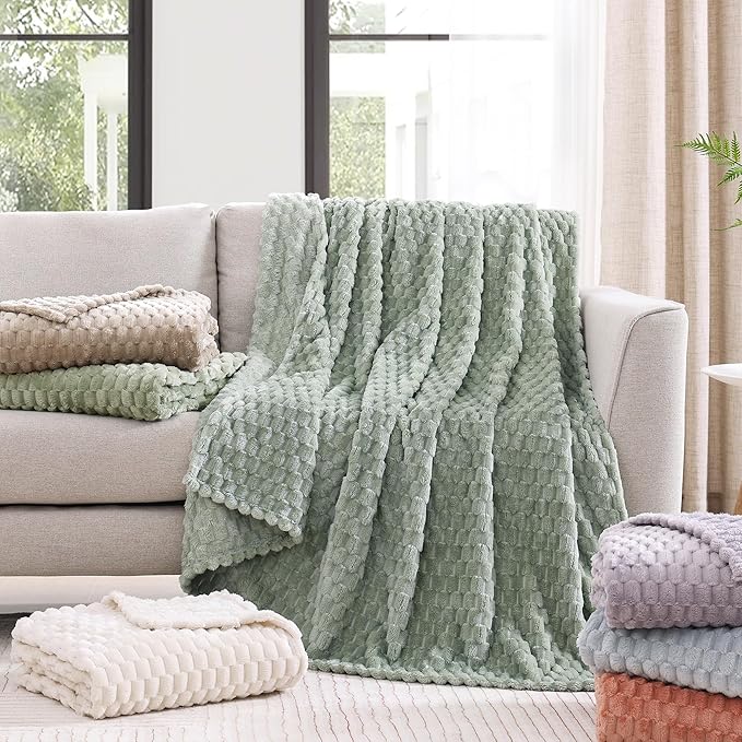 Monbix Light Sage Green Fleece Throw Blanket for Couch- Room Decor Soft Cozy Blankets for Women, Lightweight Fleece Flannel Bed Blanket Suitable for All Seasons(50"×60",Light Sage Green)